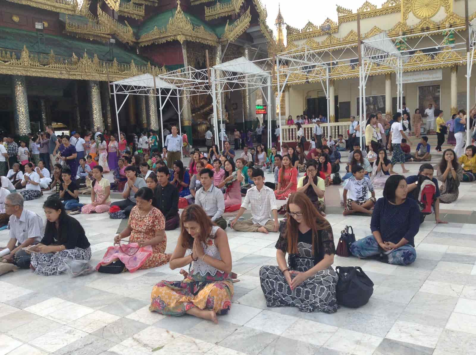 O que fazer em Yangon Myanmar? A maior cidade do país tem muita história, templos e religiosidade.