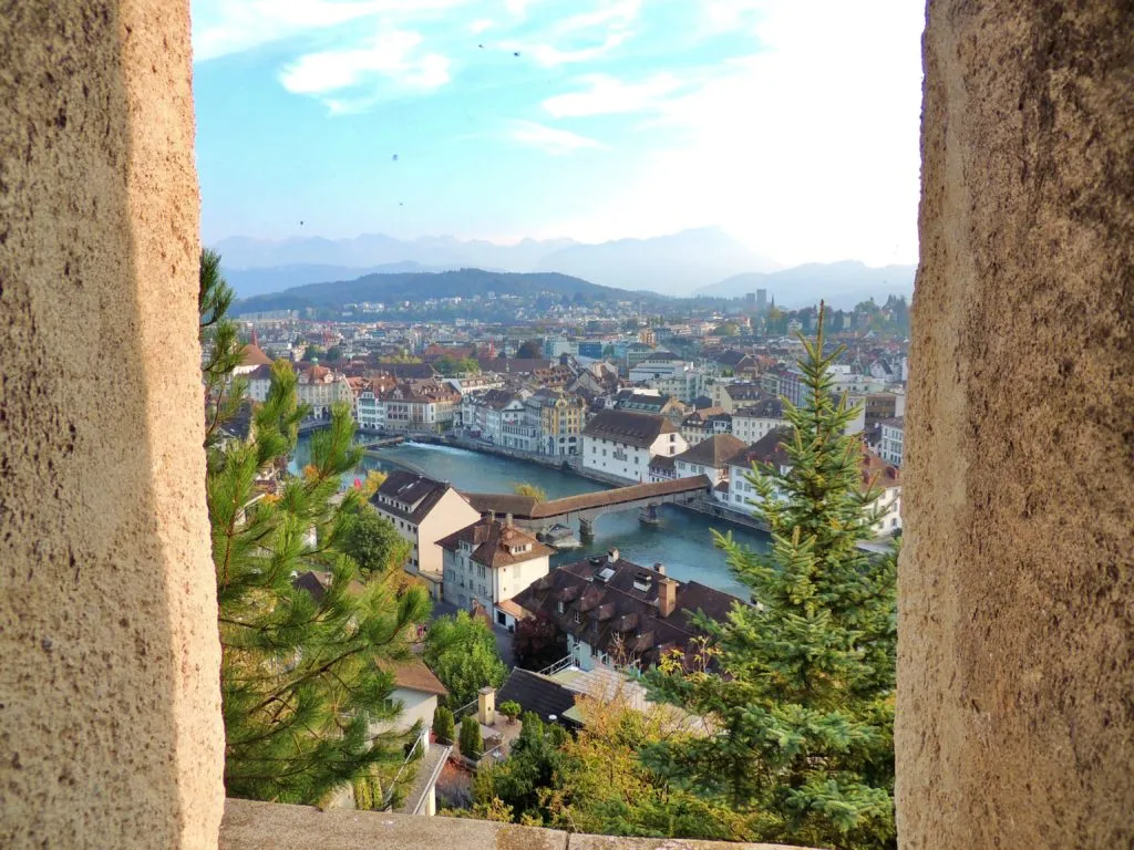 Vista de Lucerna a partir das Muralhas e Torres Musegg