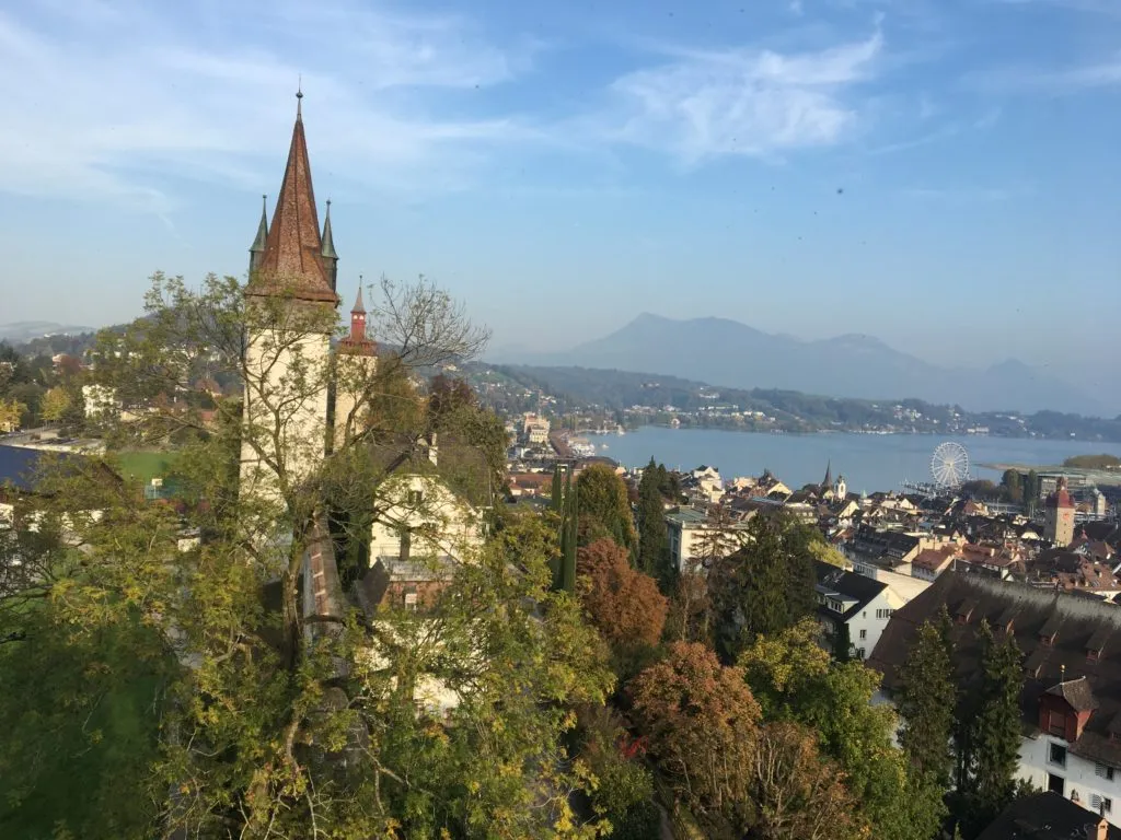 Muralha e Torres Musegg - Contorna boa parte da cidade histórica de Lucerna