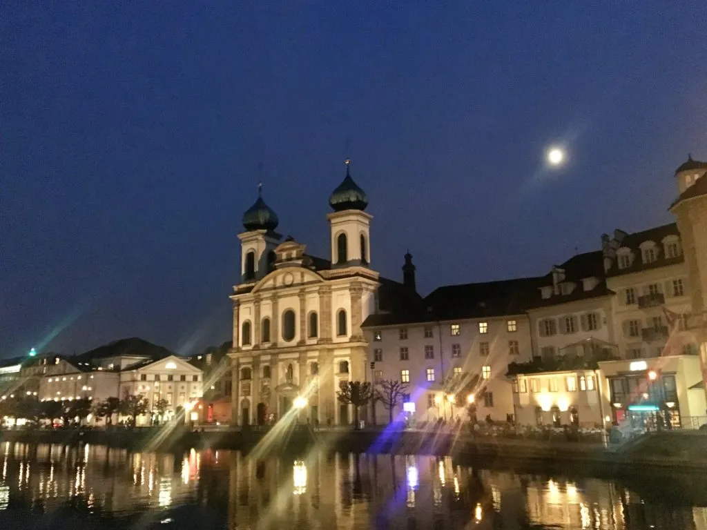 Jesuitenkirche (Igreja Jesuíta) - uma das atrações maravilhosas de Lucerna