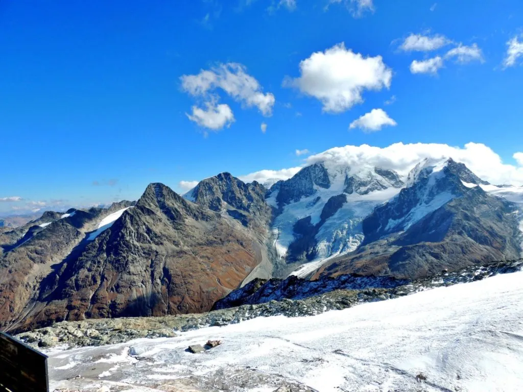 Vista das montanhas nevadas