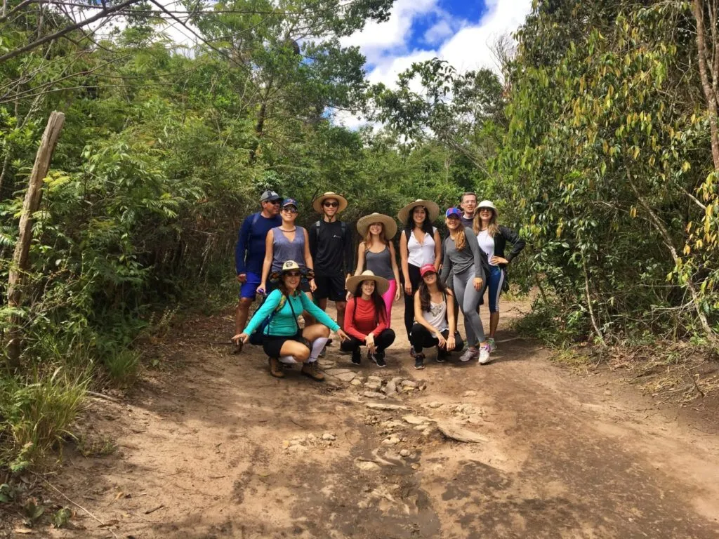 Trilha para Cachoeira de Águas Claras