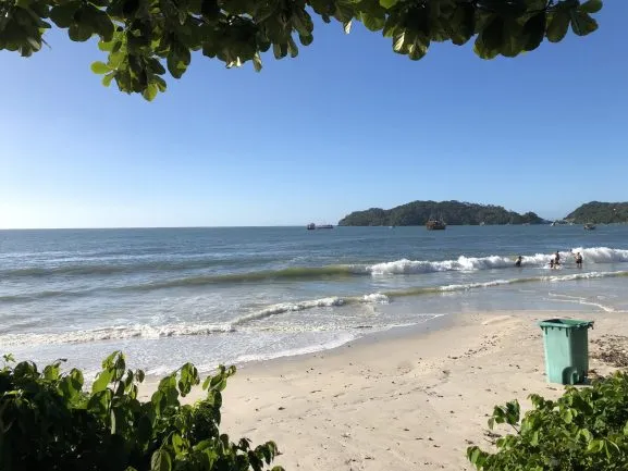 viajecomnorma-praia-de-bombinhas