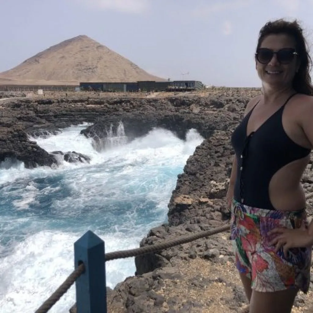 Atração da Ilha do Sal em Cabo Verde - Buracona