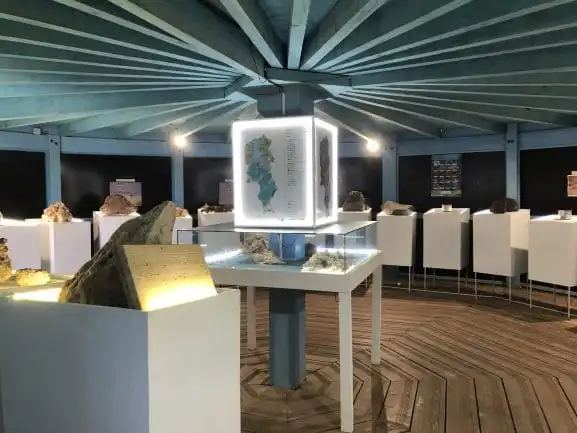 Atração da Ilha do Sal em Cabo Verde - Museu Buracona