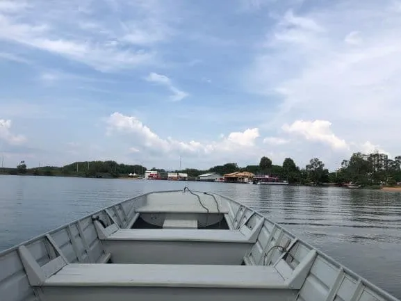 A travessia de barquinho é bem rápida e tranquila. Em torno de 10 min. A travessia de barquinho é bem rápida e tranquila. Em torno de 10 min.