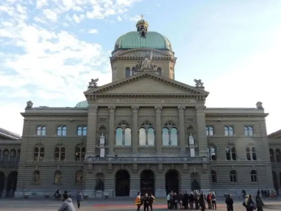 Parlamento Federal Suíço (Bundeshaus) - Construído entre 1853 e 1902, 38 artistas suíços se envolveram nessa construção 