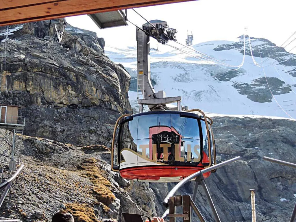 Um dos teleféricos mais incríveis do mundo - Monte Titlis