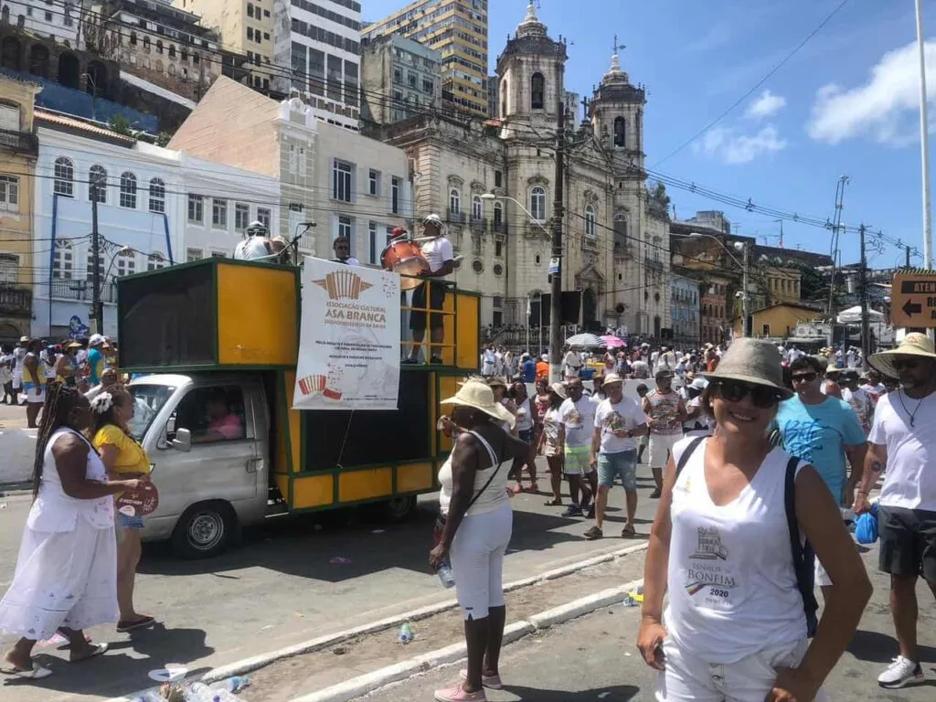 Igreja do Bonfim e a sua tradicional lavagem - saída da Igreja da Conceição