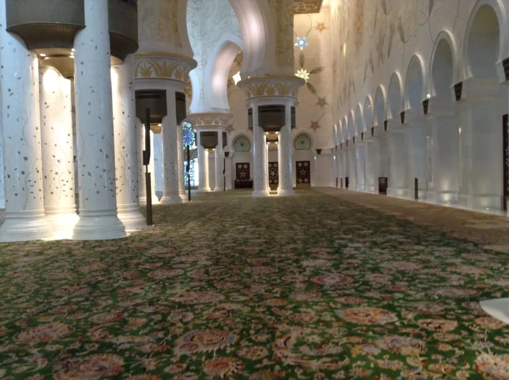 O que fazer na capital dos Emirados Árabes - Conhecer a Grande Mesquita de Abud-Dhabi