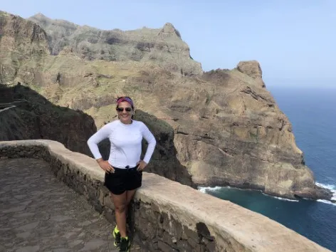 Uma grande atração da Ilha de Santo Antão em Cabo Verde são as trilhas nas montanha. E a trilha de Cruzinha da Garça a Fontainhas é imperdível