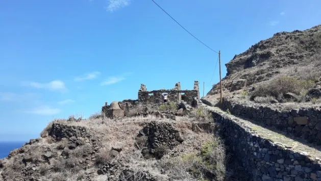 Uma grande atração da Ilha de Santo Antão em Cabo Verde são as trilhas nas montanha. E a trilha de Cruzinha da Garça a Fontainhas é imperdível