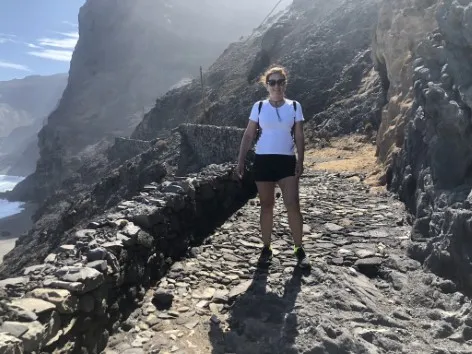 Uma grande atração da Ilha de Santo Antão em Cabo Verde são as trilhas nas montanha. E a trilha de Cruzinha da Garça a Fontainhas é imperdível