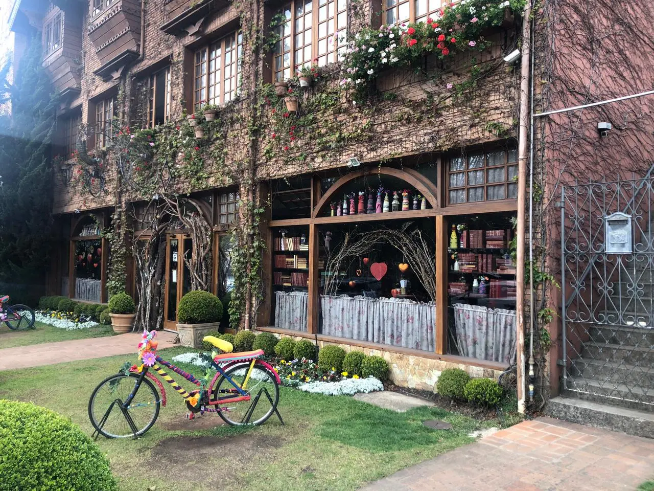 Sans Souci Café e Confeitaria, a cafeteria instagramável mais procurada para fotos em Campos dos Jordão