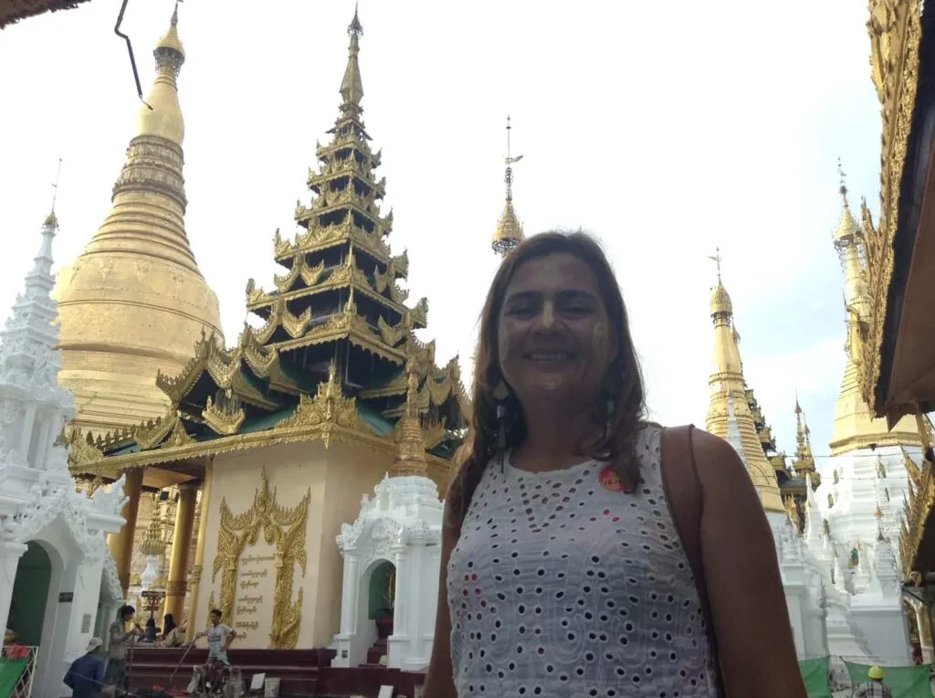 O que fazer em Yangon Myanmar? A maior cidade do país tem muita história, templos e religiosidade.