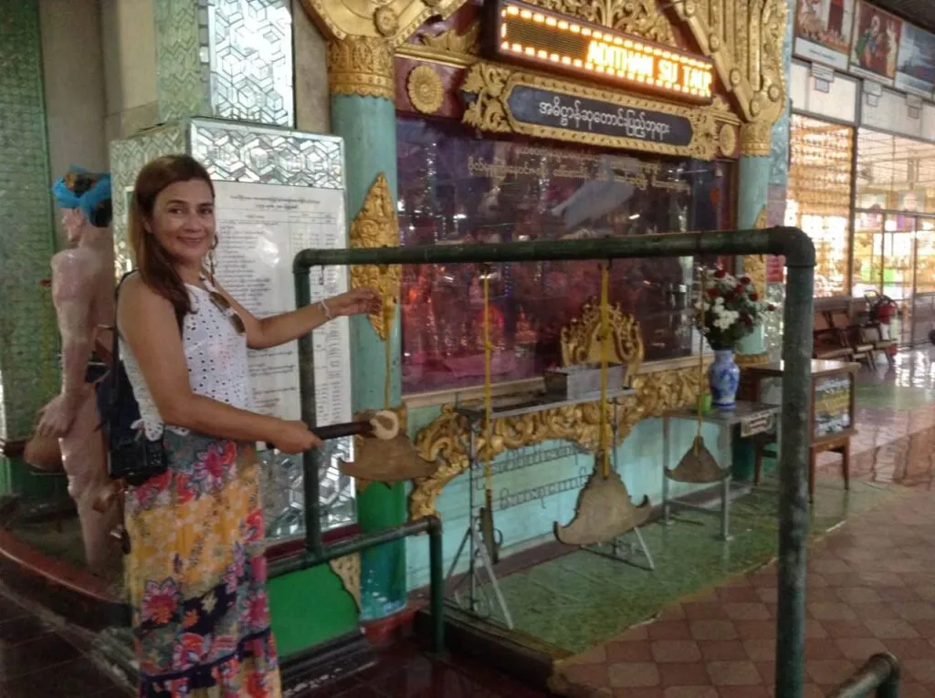 O que fazer em Yangon Myanmar? A maior cidade do país tem muita história, templos e religiosidade.